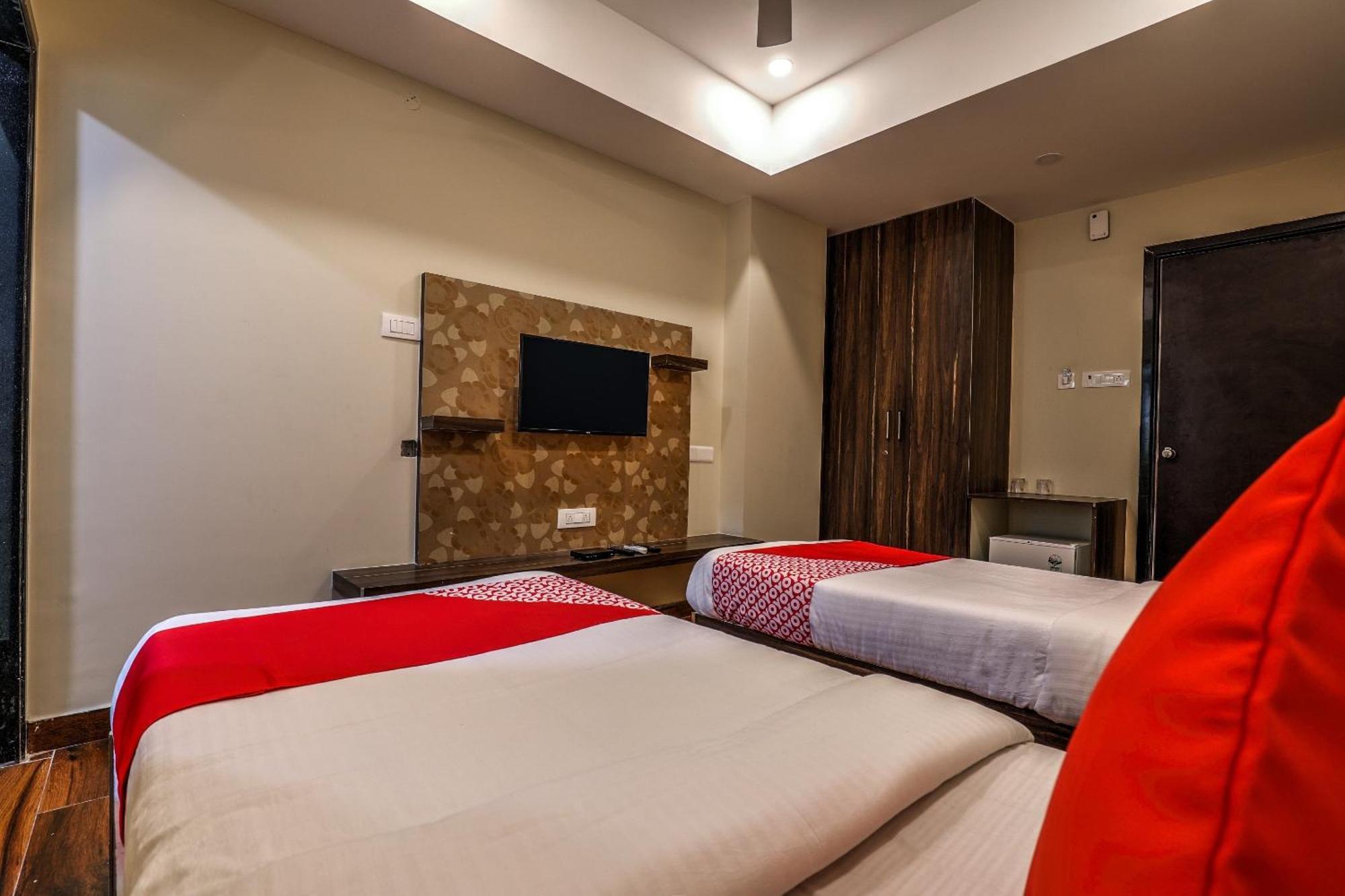 Hotel Capital O Sky Grand à Haïdarabad Extérieur photo