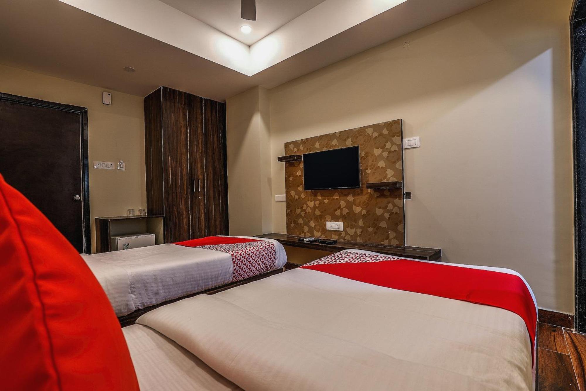 Hotel Capital O Sky Grand à Haïdarabad Extérieur photo