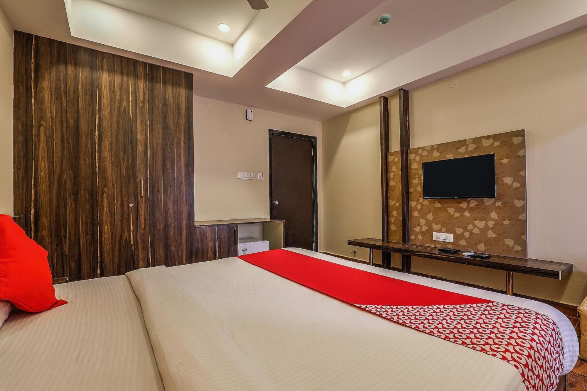 Hotel Capital O Sky Grand à Haïdarabad Extérieur photo