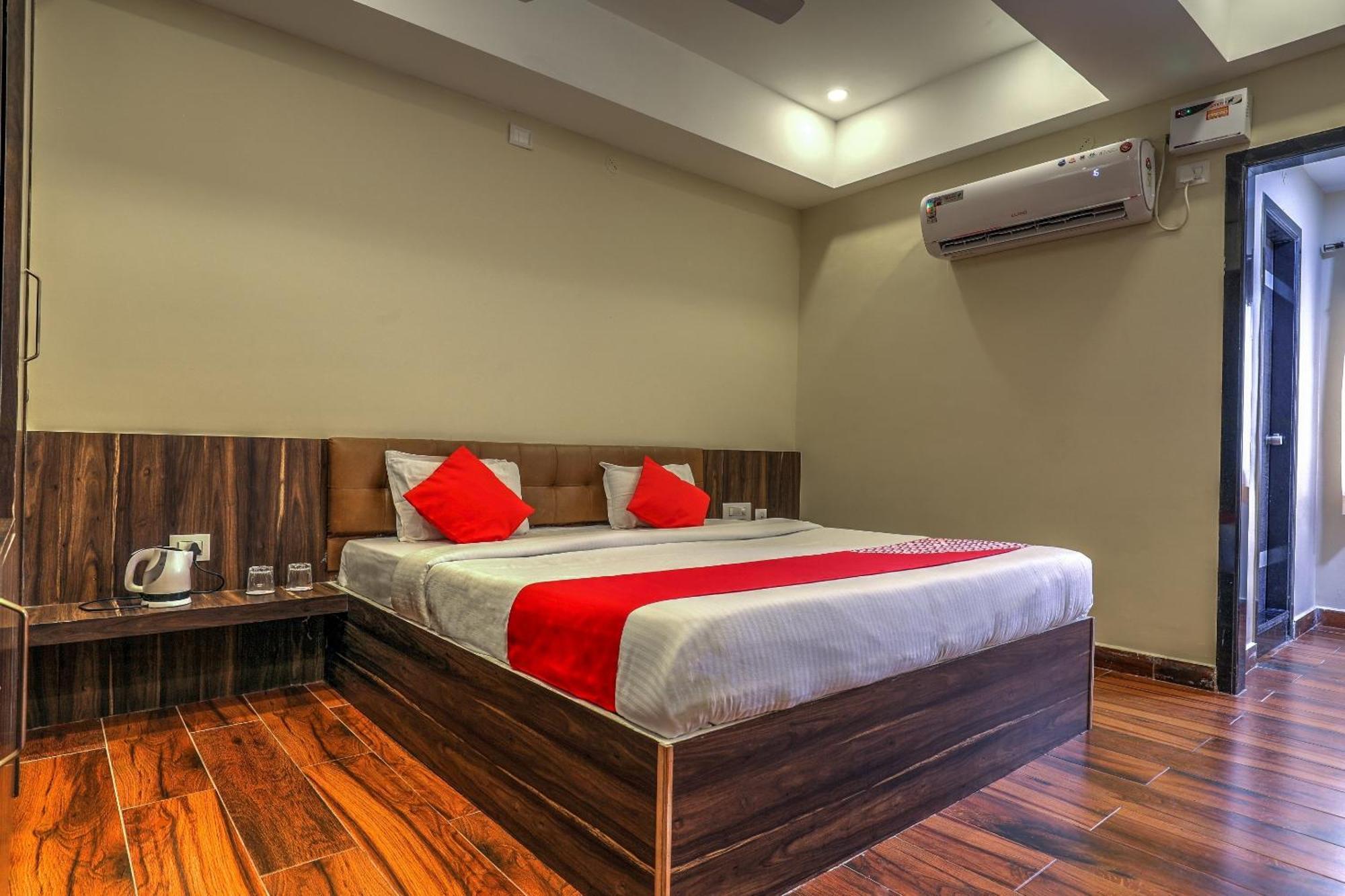 Hotel Capital O Sky Grand à Haïdarabad Extérieur photo